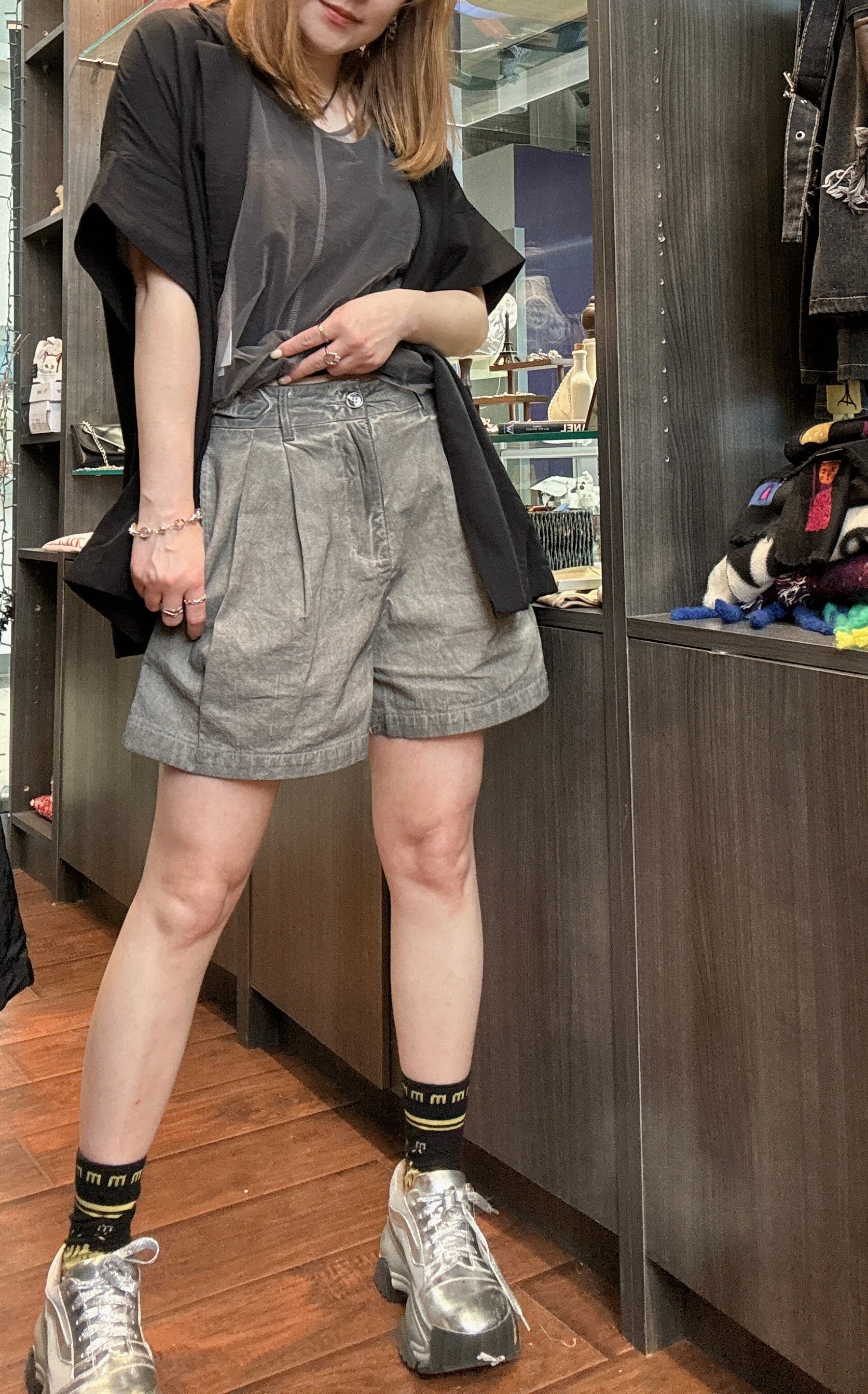 grey short pants