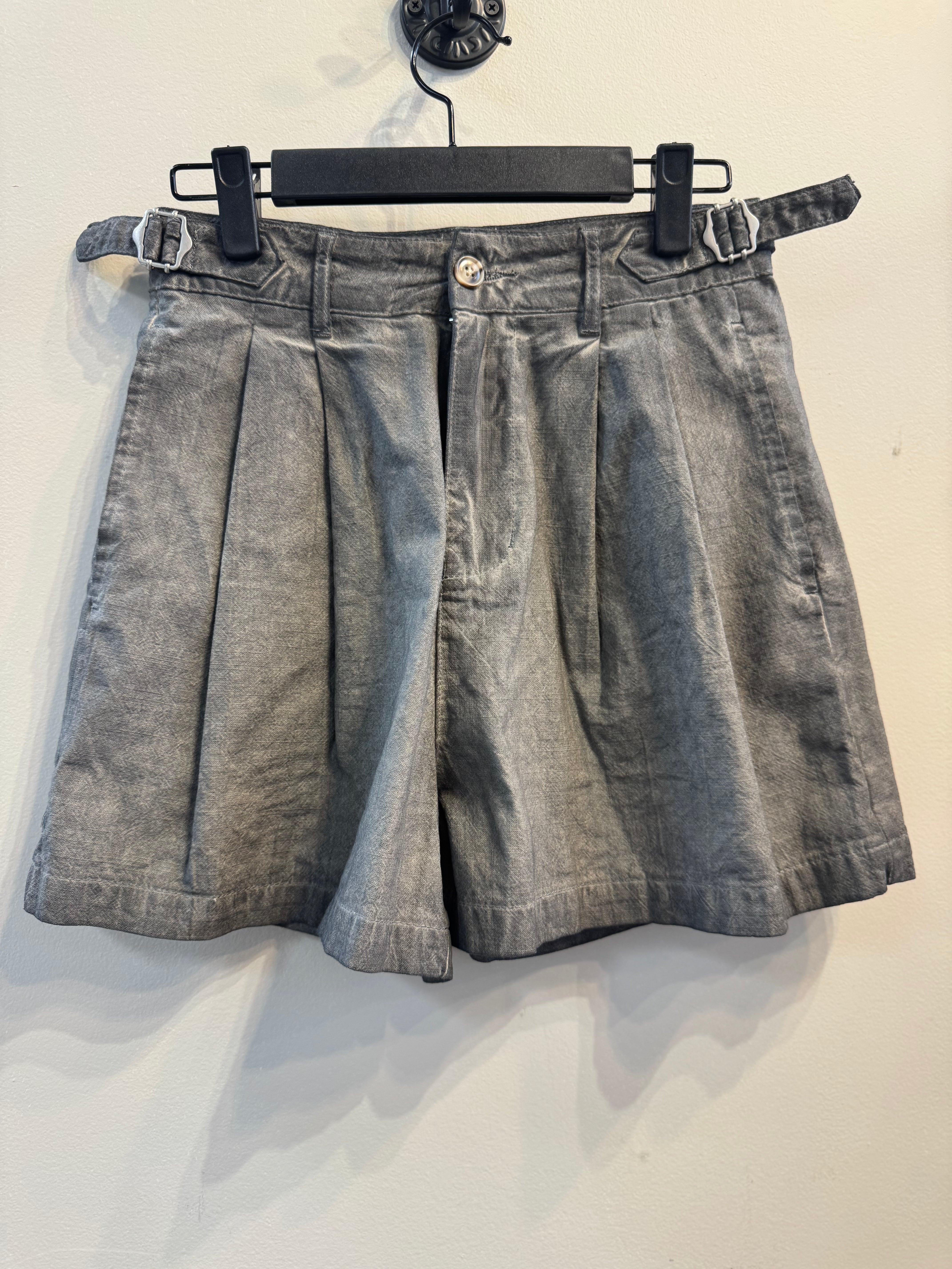 grey short pants