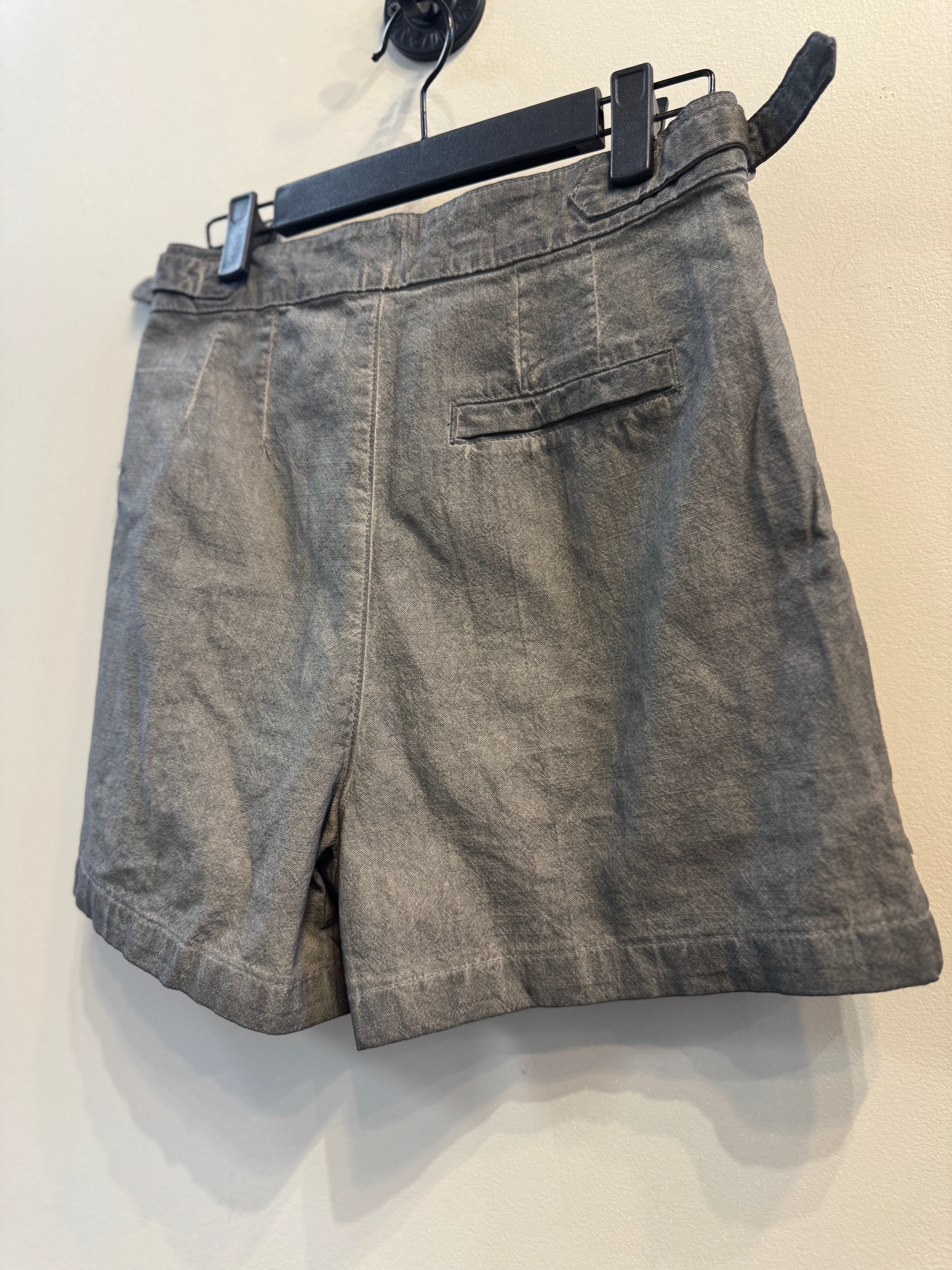 grey short pants